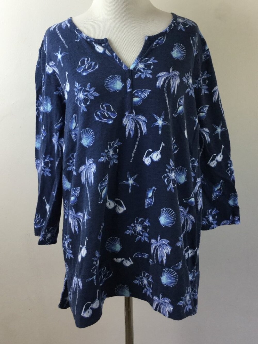 Chico's Sea Shells & Palm Trees NavyTop l